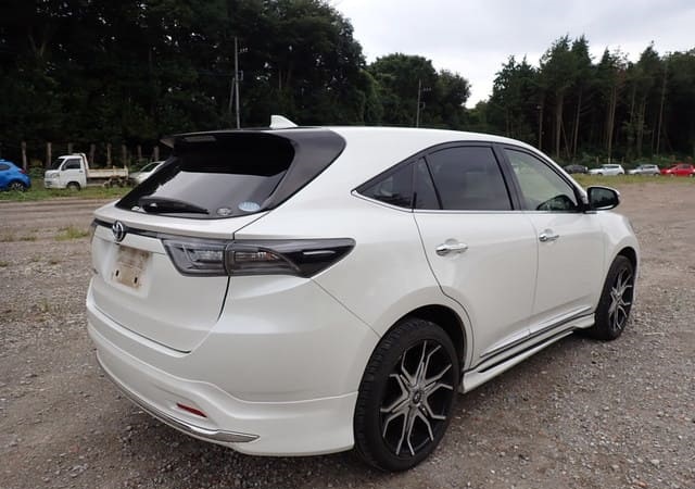 Toyota Harrier Premium