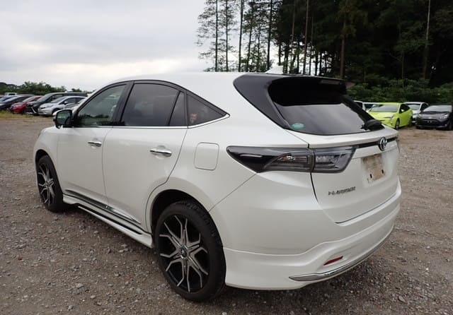 Toyota Harrier Premium