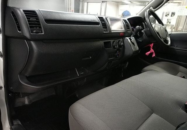 Toyota Hiace Van Long DX