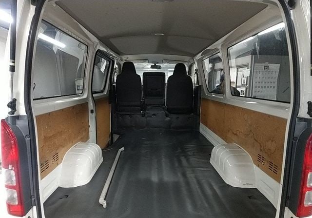 Toyota Hiace Van Long DX