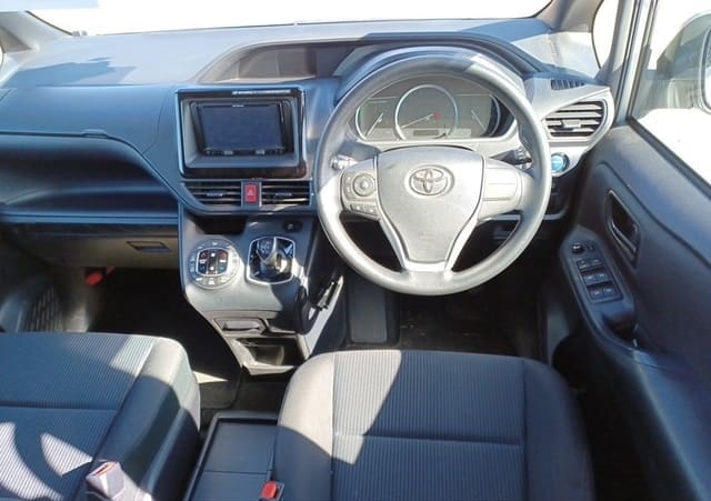 Toyota Voxy Hybrid