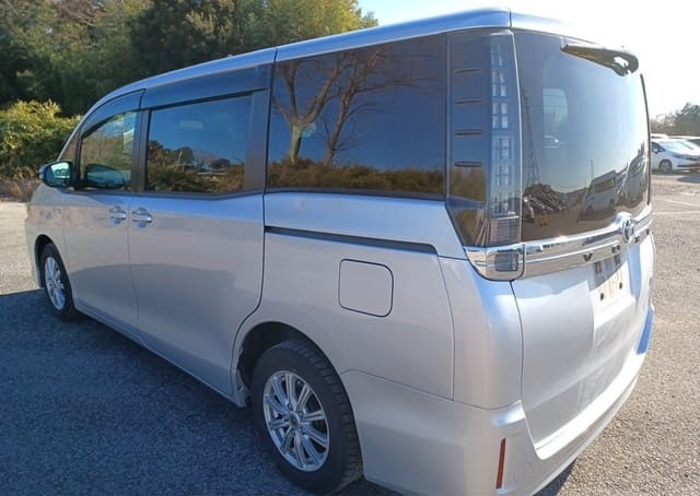 Toyota Voxy Hybrid