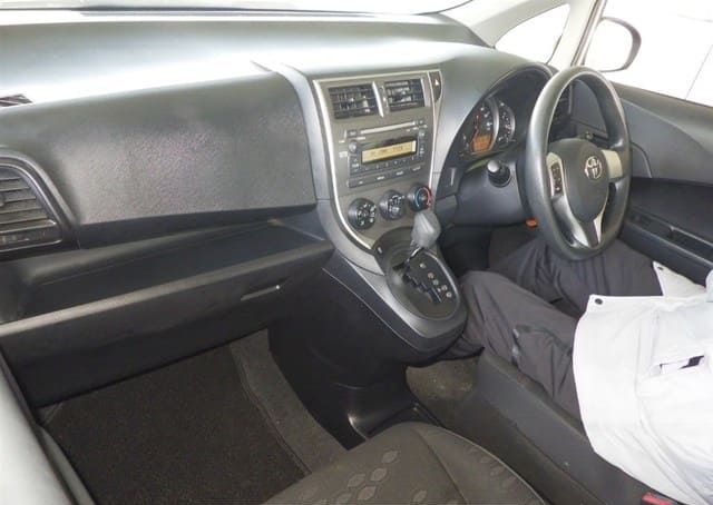 Toyota Ractis X Smart