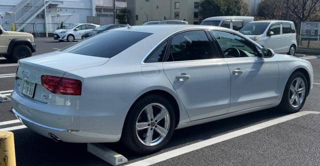 AUDI A8